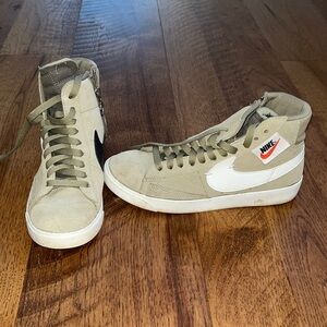 Nike Woman’s Green High Top Sneakers Size US 7